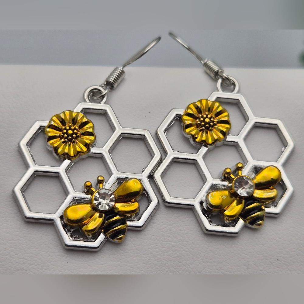 Silver-Tone Bee & Honeycomb Dangle Earrings w/ Gold Flower Accents🐝🌼NEW